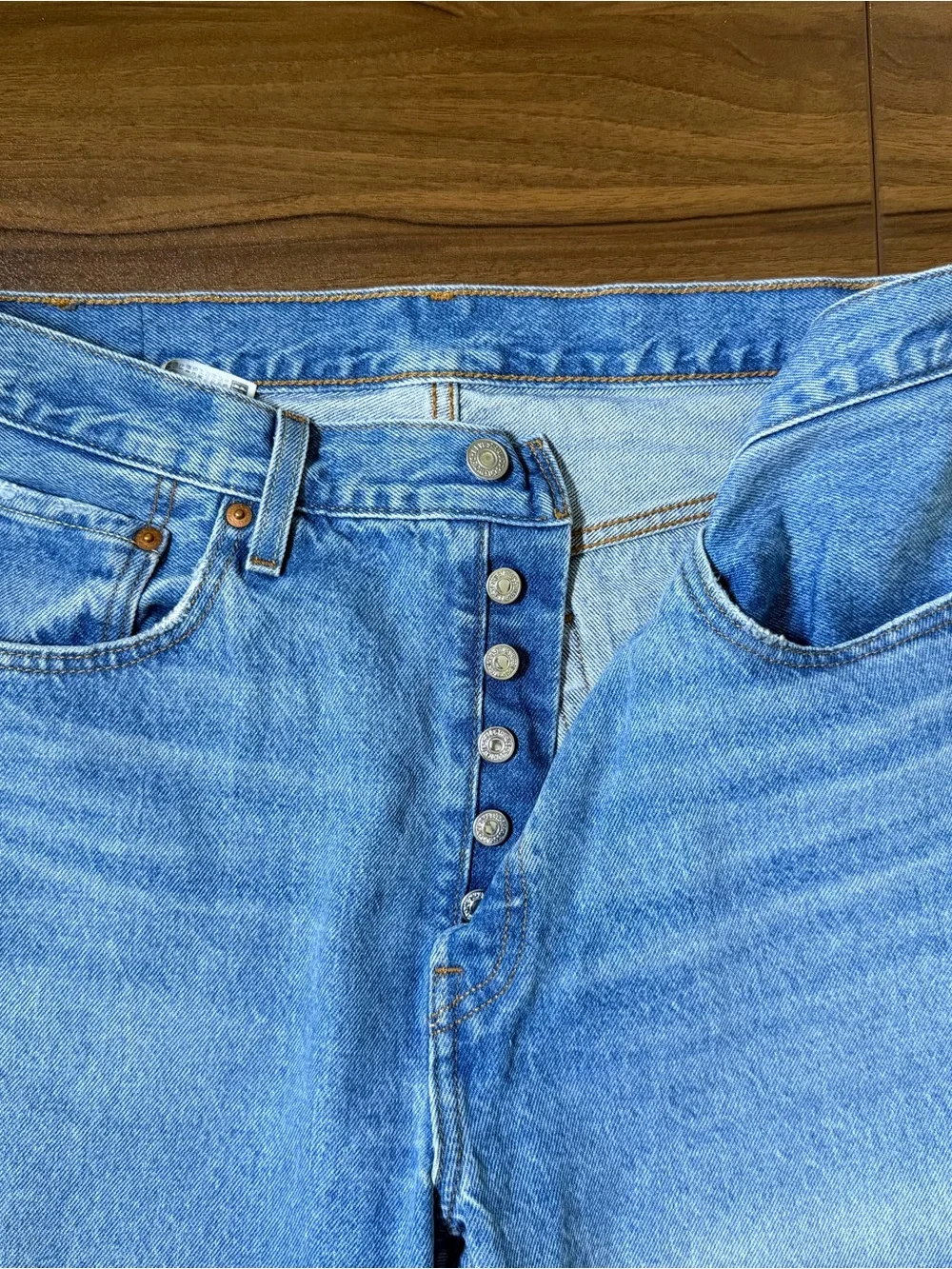 Levi's 501 Original Straight Leg Button Fly Jeans Medium Wash Blue 32x32